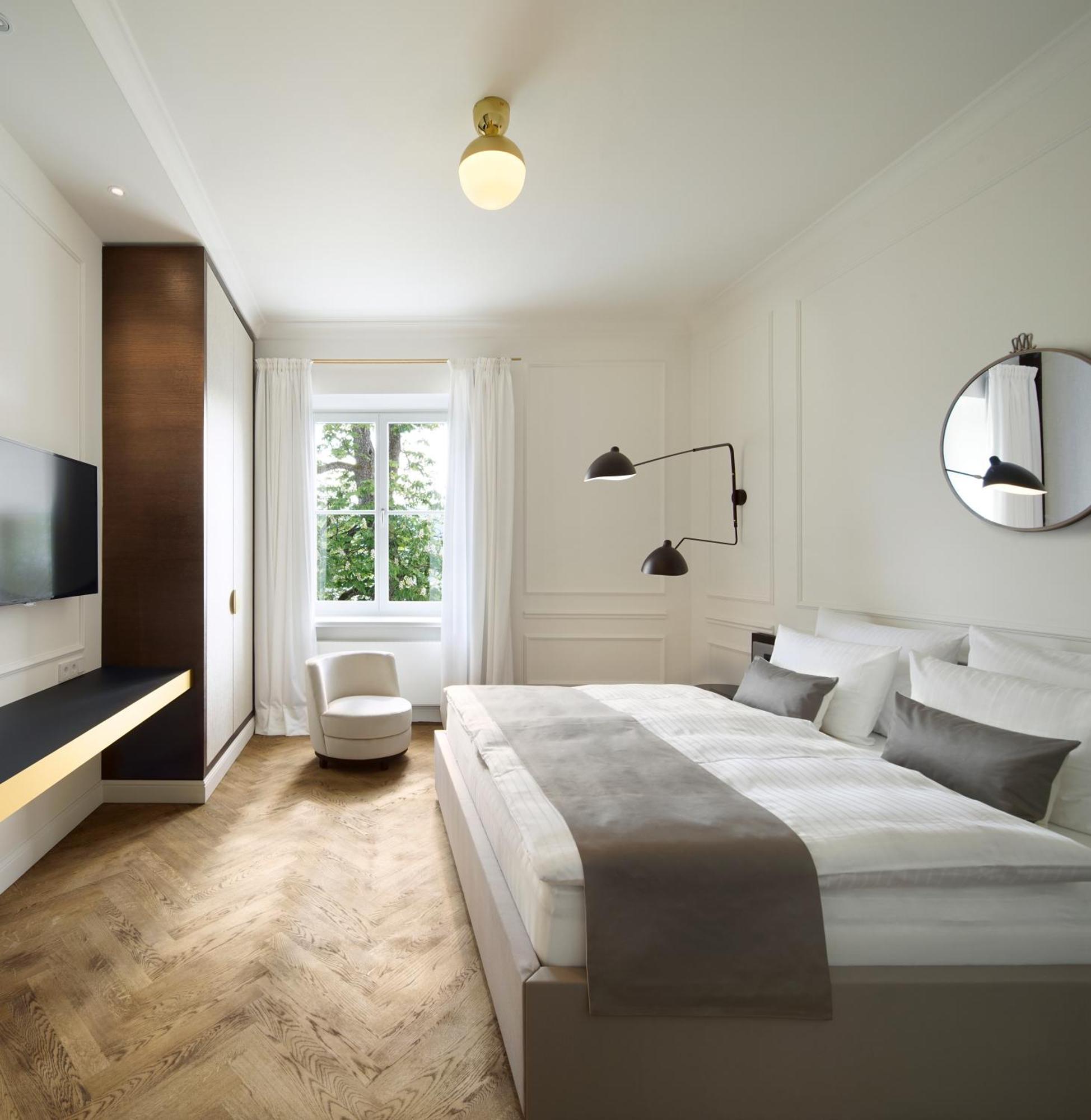 Das Tegernsee Kültér fotó A room at the Hotel Axelmannstein